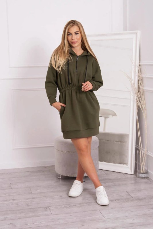 Dámské šaty s&nbsp;kapucí 68470 Khaki zelená - K-Fashion - Dámské oblečení šaty