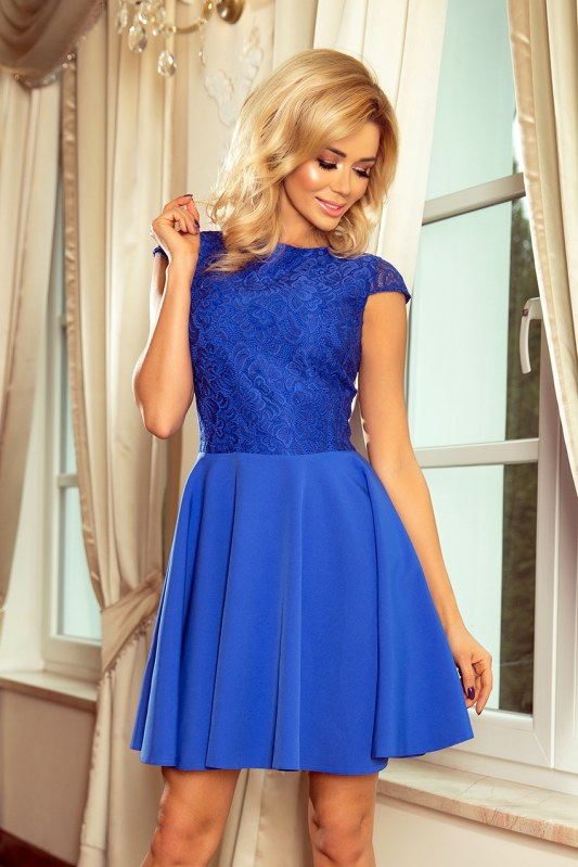 Dámské šaty v chrpové barvě s krajkou model 5917654