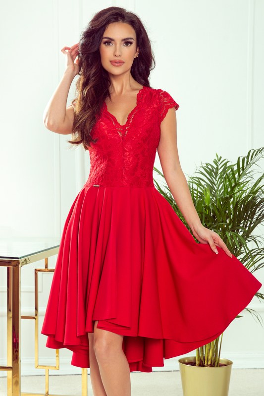 PATRICIA - Červené dámské šaty s delším zadním dílem a krajkovým výstřihem 300-2 - Dámské oblečení šaty