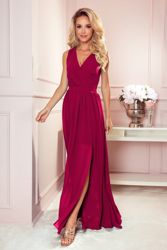 JUSTINE - Dlouhé dámské šaty v bordó barvě s výstřihem a zavazováním 362-5 - Dámské oblečení šaty