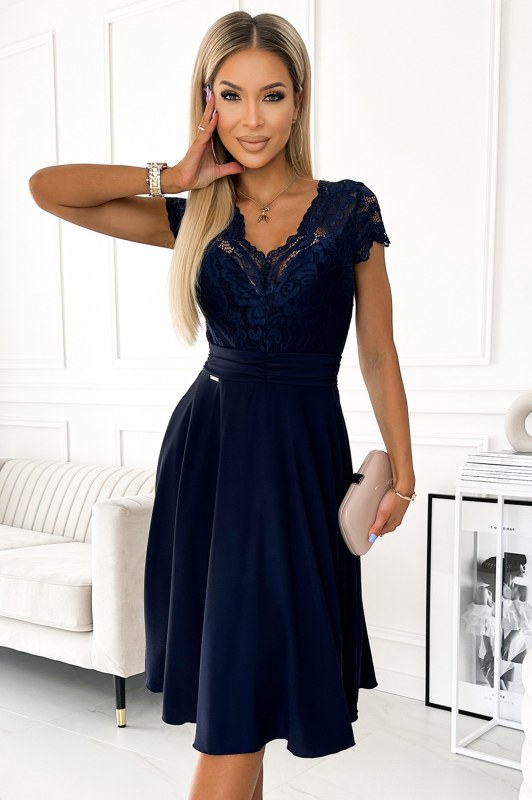 LINDA - Tmavě modré dámské šifonové šaty s krajkovým výstřihem 381-4 - Dámské oblečení šaty