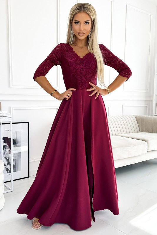 AMBER - Elegantní dlouhé dámské maxi šaty ve vínové bordó barvě s krajkovým výstřihem 309-9 - Dámské oblečení šaty