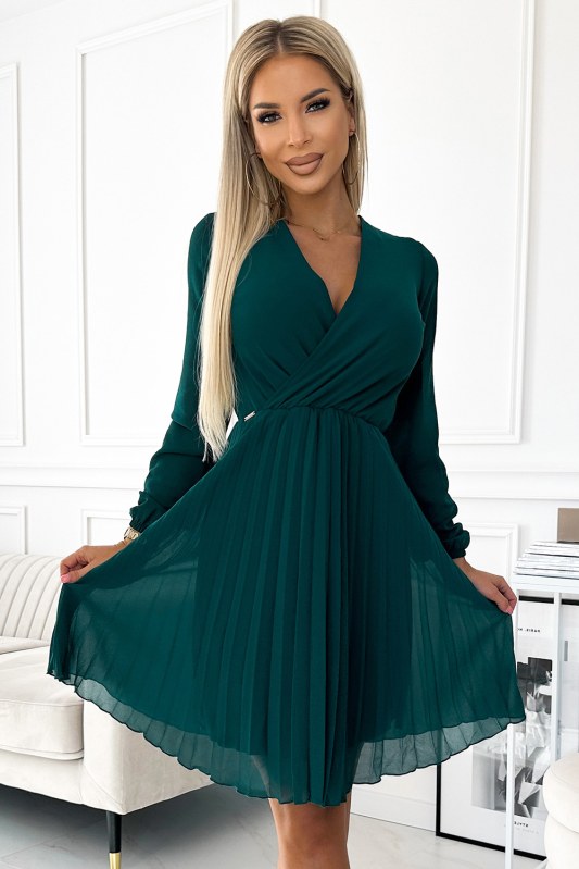 ISABELLE - Zelené dámské plisované šifonové šaty s výstřihem 313-14 - Dámské oblečení šaty