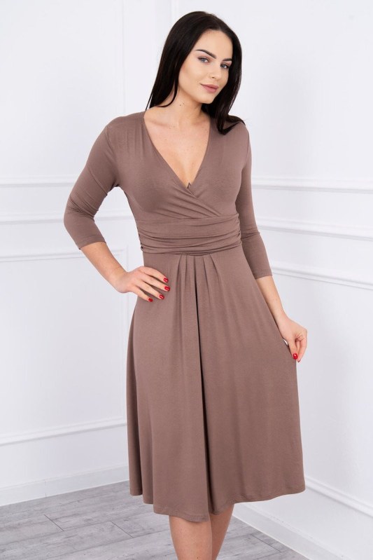 Šaty s výřezem pod prsy cappuccino - Dámské oblečení šaty