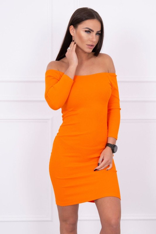 Pruhované vypasované šaty v oranžové barvě - šaty