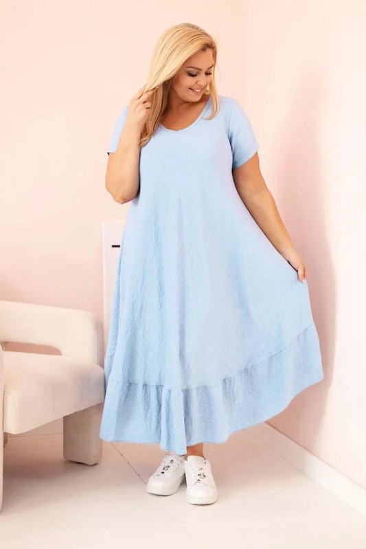 Dámské šaty plus size s&nbsp;krátkým rukávem a&nbsp;volánem z&nbsp;lehké viskózy modrá - Dámské oblečení šaty