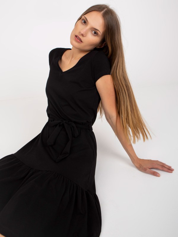 Základní černé šaty s volánem RUE PARIS - Dámské oblečení šaty