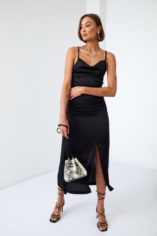 Smyslné černé šaty s otevřenými zády - Dámské oblečení šaty