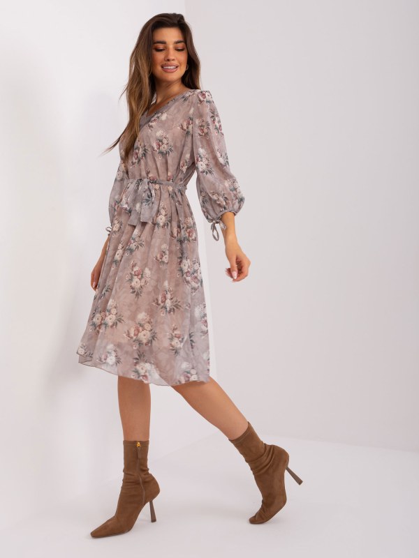Tmavě béžové volné šaty s květinovým vzorem - Dámské oblečení šaty