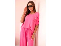 Dámský komplet z&nbsp;viskózy s&nbsp;ozdobným květem a&nbsp;širokými kalhotami - růžový