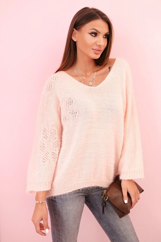 Dámský svetr z&nbsp;mohéru volného střihu s&nbsp;výstřihem do V pudrově růžový - Dámské oblečení svetry