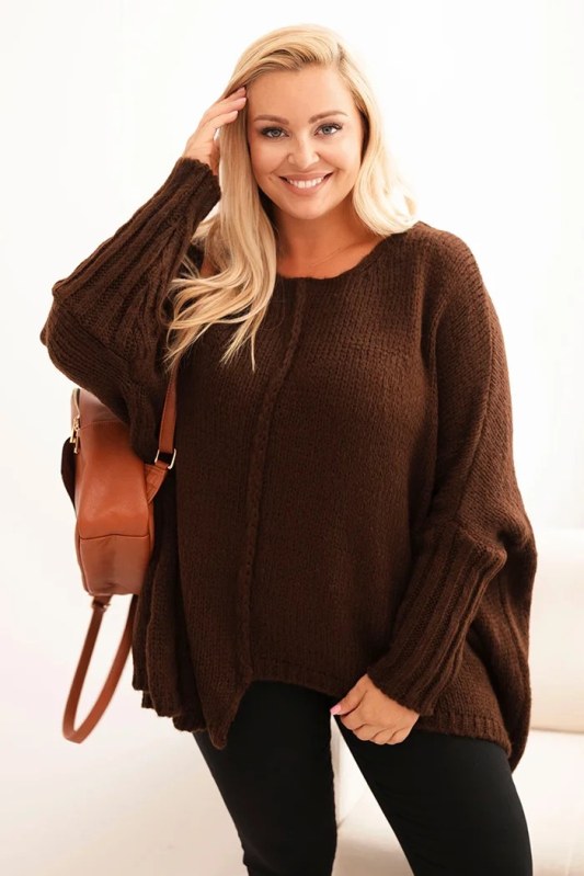 Dámský svetr Plus Size z&nbsp;akrylu s&nbsp;volným střihem a&nbsp;rukávem 3/4 hnědý - Dámské oblečení svetry