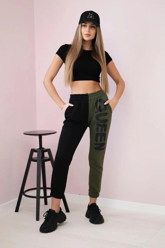 Dámské tepláky s&nbsp;nápisem QUEEN khaki - Dámské oblečení tepláky