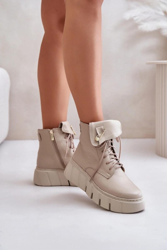 Boty na klínovém podpatku model 201184 step in style