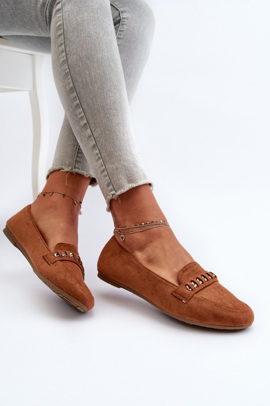 Lesklé dámské mokasíny s řetízkem camel Aredilla