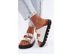 Lakované dámské pantofle ploché se zlatými sponami lee cooper lcw-26-35-4460l bílé