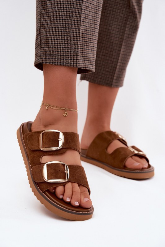 Dámské pantofle z&nbsp;imitace semiše s&nbsp;zlatými přezkami camel Averia - Dámské boty Ženypantofle