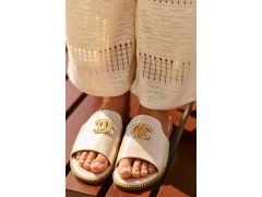 Elegantní dámské lesklé sandály s ozdobou s.barski kv27-050 Zlaté