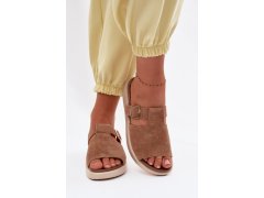 Kožené dámské sandály na platformě se zlatou sponou camel Zemela