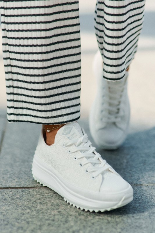Dámské tenisky s vyšíváním na platformě lee cooper lcw-25-31-3465l Bílé