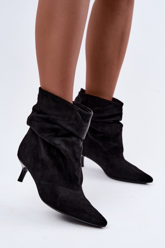 Černé slip-on kozačky typu slouchy na podpatku Loralia - Dámské boty kozačky