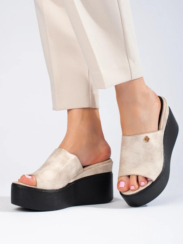 Trendy dámské nazouváky zlaté na klínku - Dámské boty nazouváky