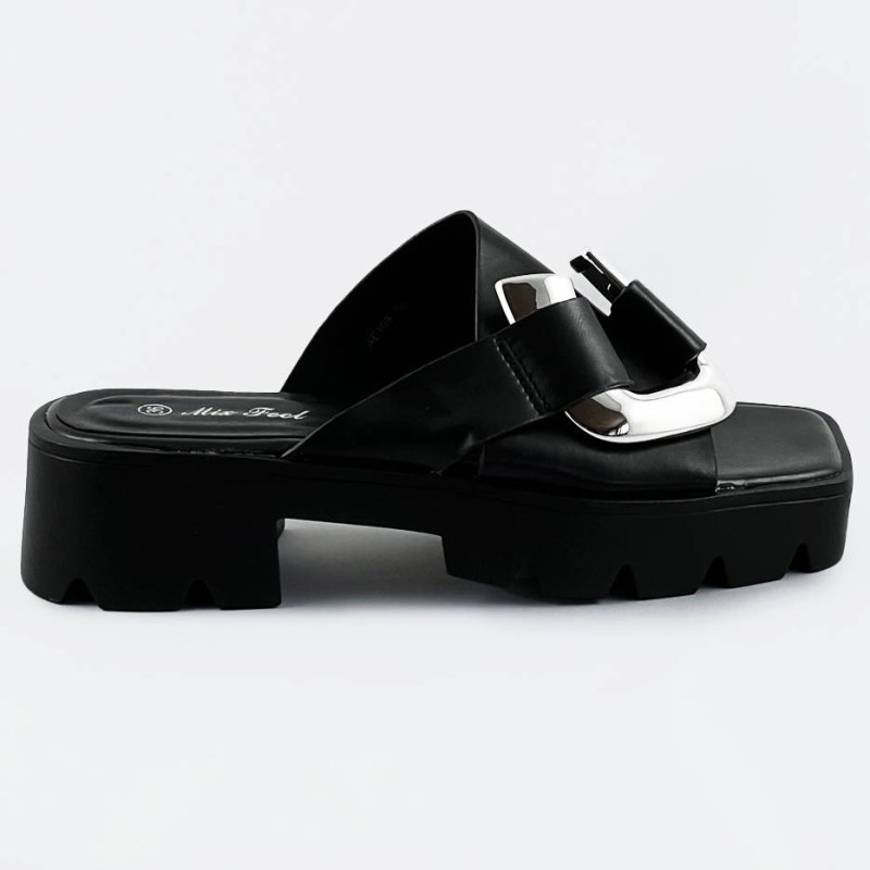 Černé dámské pantofle s traktorovou podrážkou (AE109) - Dámské boty nazouváky