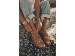 Dámské pantofle s přezkami camel Brigid