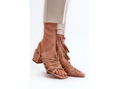 Šněrovací sandály na nízkém podpatku zdobené hřebíčky camel Chrisele