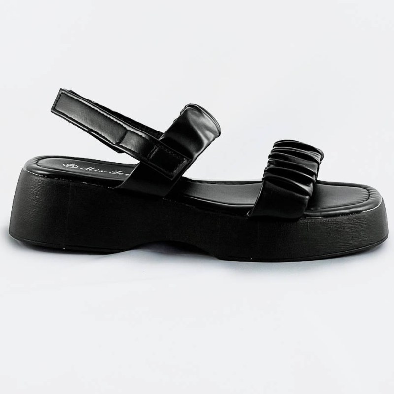 Černé sandály na nízké platformě (CM-48) - Dámské boty sandály
