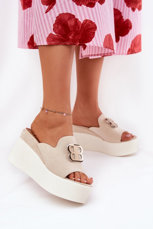 Sandal na platformě a klínu s ozdobou béžové Tanonea