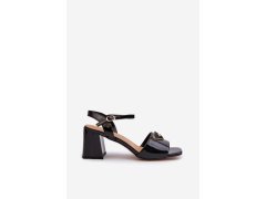 Elegantní lakované sandály na podpatku černé d&a MR38-660 3