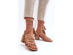 Šněrovací sandály na nízkém podpatku zdobené hřebíčky camel Chrisele 6