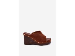 Dámské sandály na platformě z imitace semiše zlaté spony camel Norvia 7