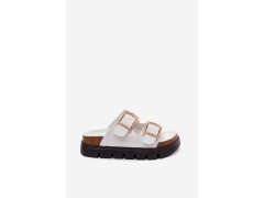 Lakované dámské pantofle ploché se zlatými sponami lee cooper lcw-26-35-4460l bílé 7