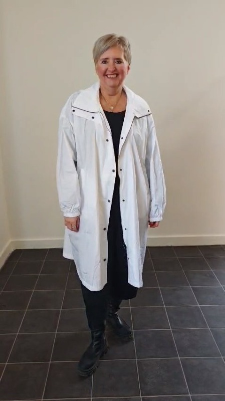 Bílá Lehká bundička - Oděvy Bundy, kabáty, kardigany