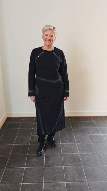 Šaty S kapsou - Oděvy Dámské šaty