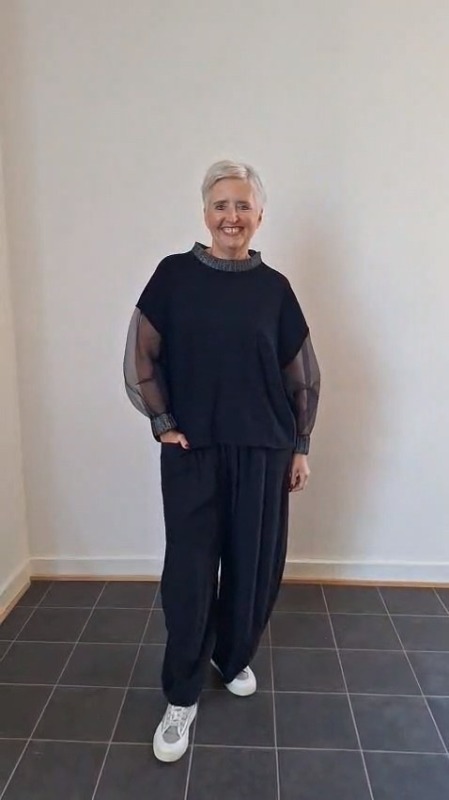 Luxusní Svetřík černý - Oděvy Tuniky, mikiny, svetry