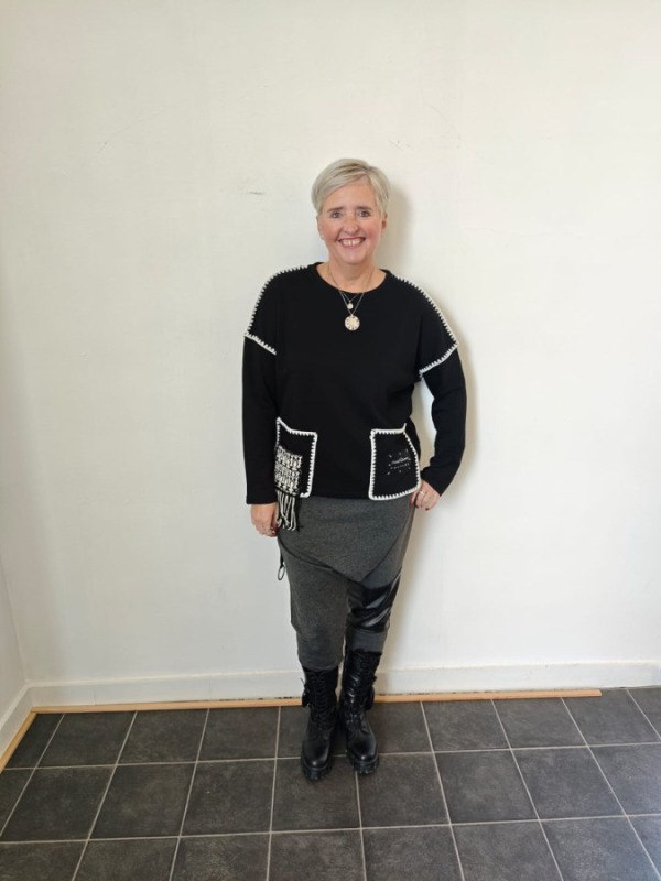 Mikina S výšivkou černá - Oděvy Tuniky, mikiny, svetry