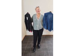 Svetřík Do v&nbsp;plus knoflíky