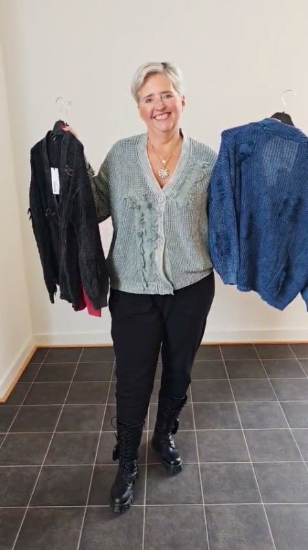 Svetřík Do v&nbsp;plus knoflíky - Oděvy Tuniky, mikiny, svetry Dámské svetry