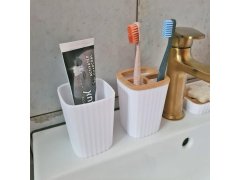 Bílá koupelnová sada s dřevěnými prvky - 4 ks 3