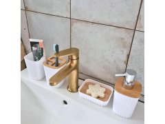 Bílá koupelnová sada s dřevěnými prvky - 4 ks 4
