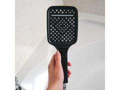 Černá sprchová hlavice se 3 režimy proudu vody 8