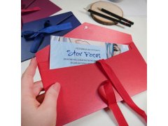 Dárková obálka se stuhou - červená 2