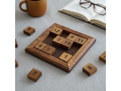 Dřevěný posuvný hlavolam s&nbsp;čísly