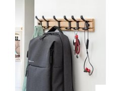 Dřevěný věšák s&nbsp;5 kovovými háčky 50 cm 