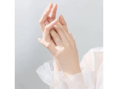 Elegantní prstýnek s&nbsp;nastavitelnou velikostí 9