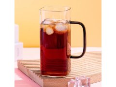 Hranatá sklenice s víčkem, brčkem a uchem - 350 ml 6
