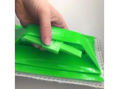 Pomůcka pro čištění rámů/drážek oken 2